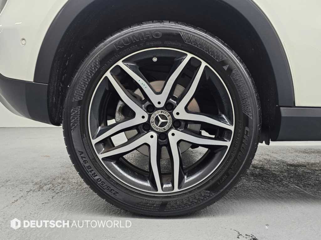 Mercedes-Benz GLA-Class — photo 05
