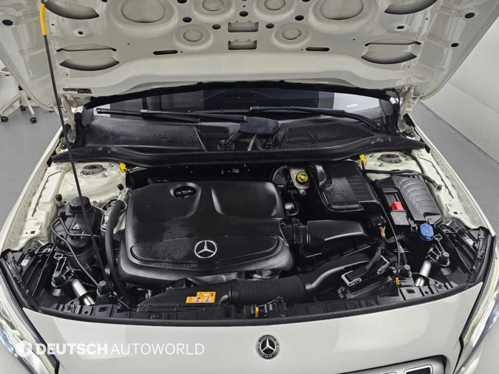 Mercedes-Benz GLA-Class — photo 06