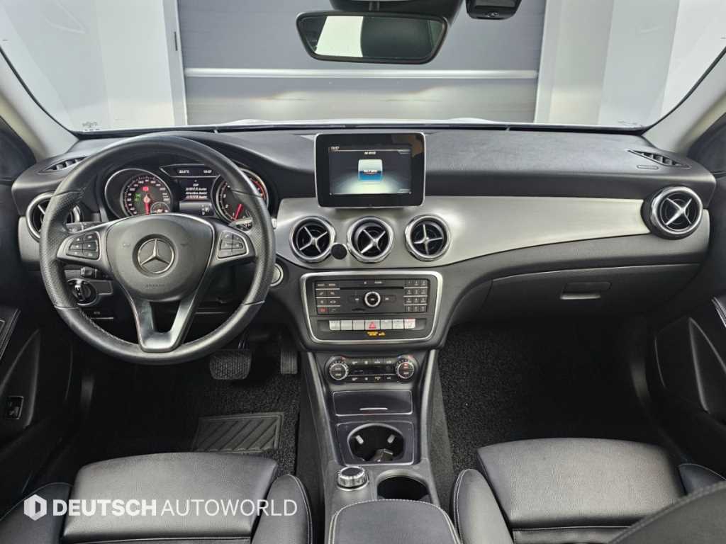 Mercedes-Benz GLA-Class — photo 07