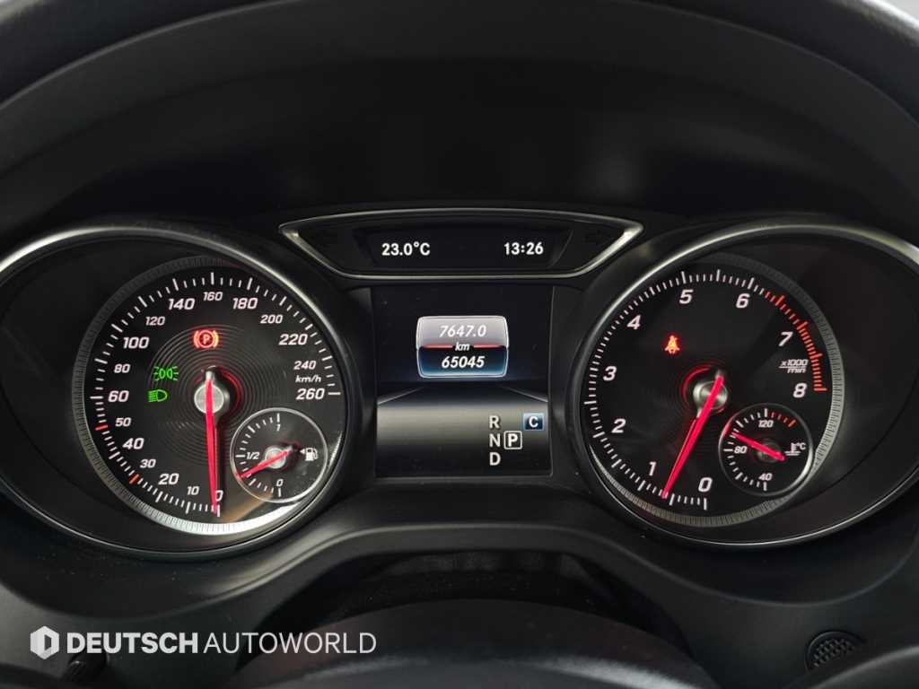 Mercedes-Benz GLA-Class — photo 08
