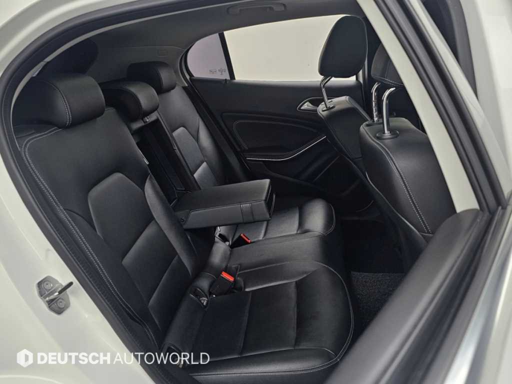 Mercedes-Benz GLA-Class — photo 12