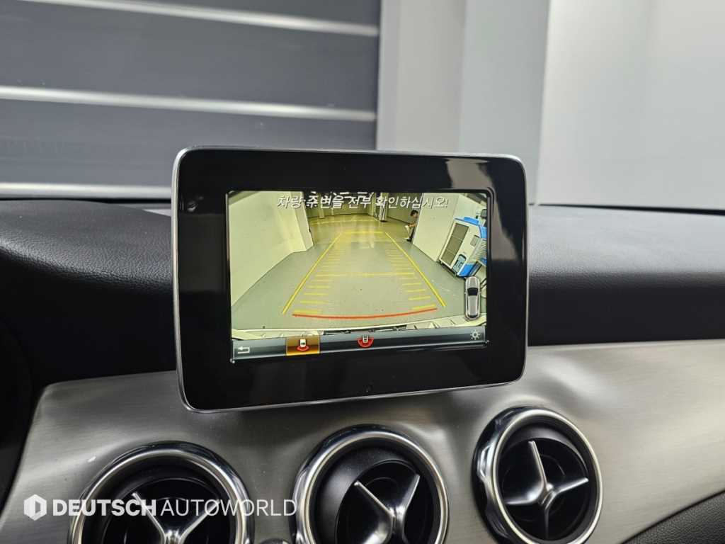 Mercedes-Benz GLA-Class — photo 15