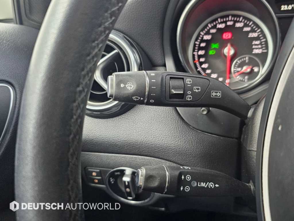 Mercedes-Benz GLA-Class — photo 16