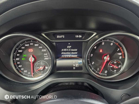 Mercedes-Benz GLA-Class — photo 17
