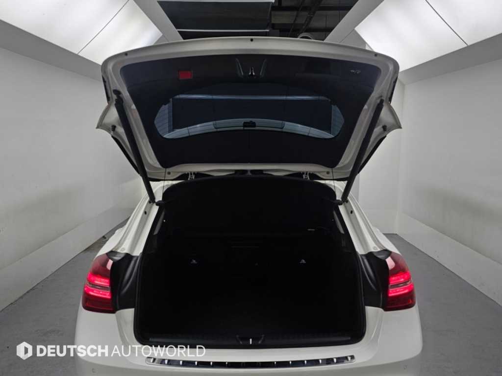 Mercedes-Benz GLA-Class — photo 19