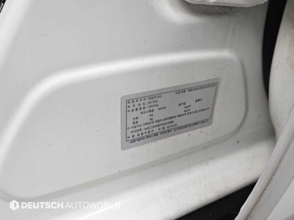 Mercedes-Benz GLA-Class — photo 20