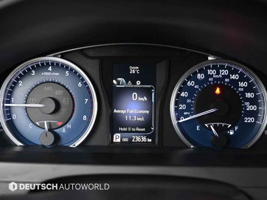 Toyota Camry — photo 08