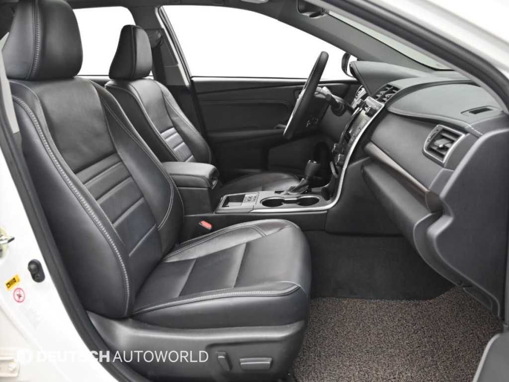 Toyota Camry — photo 10