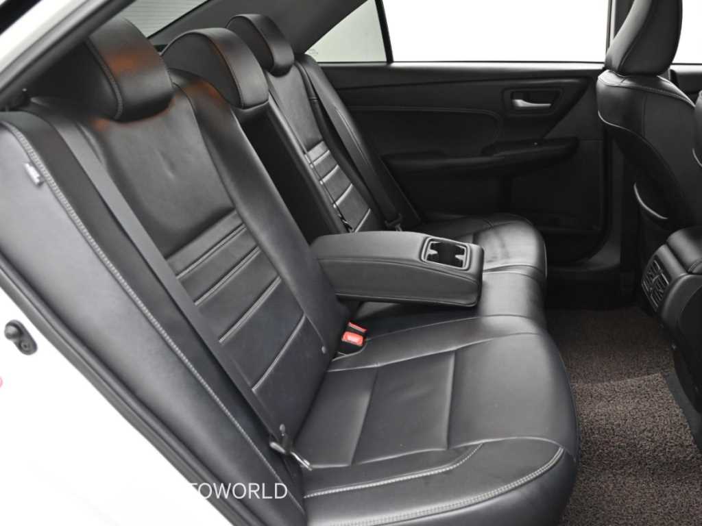 Toyota Camry — photo 12