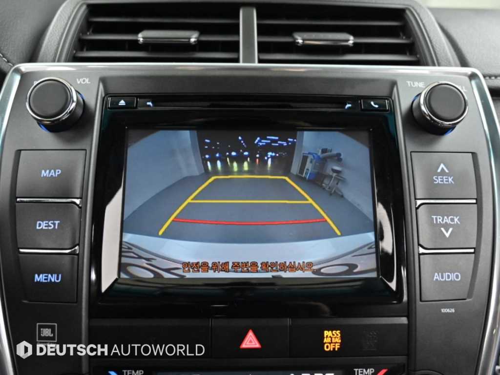 Toyota Camry — photo 15