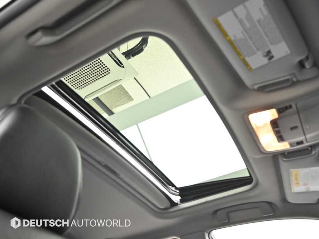 Toyota Camry — photo 18