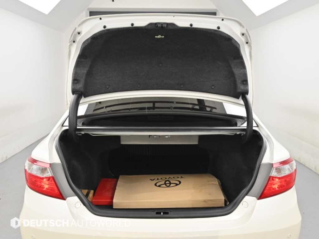 Toyota Camry — photo 19