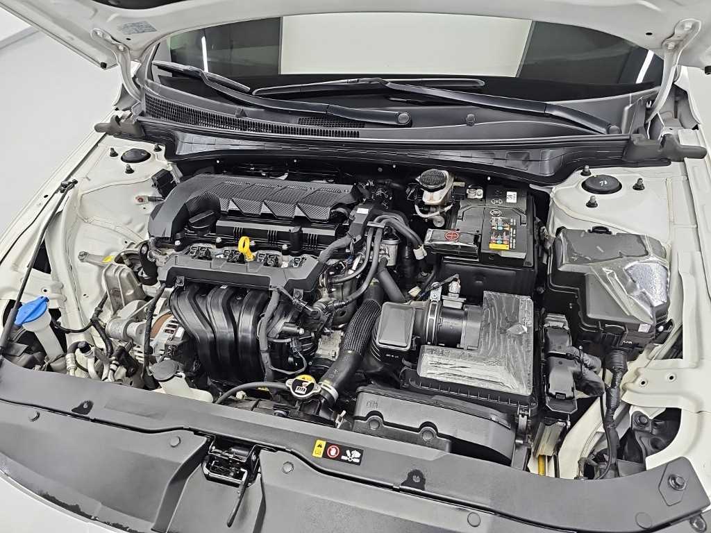 Hyundai Avante — photo 05