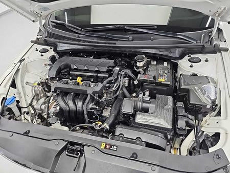 Hyundai Avante — photo 05