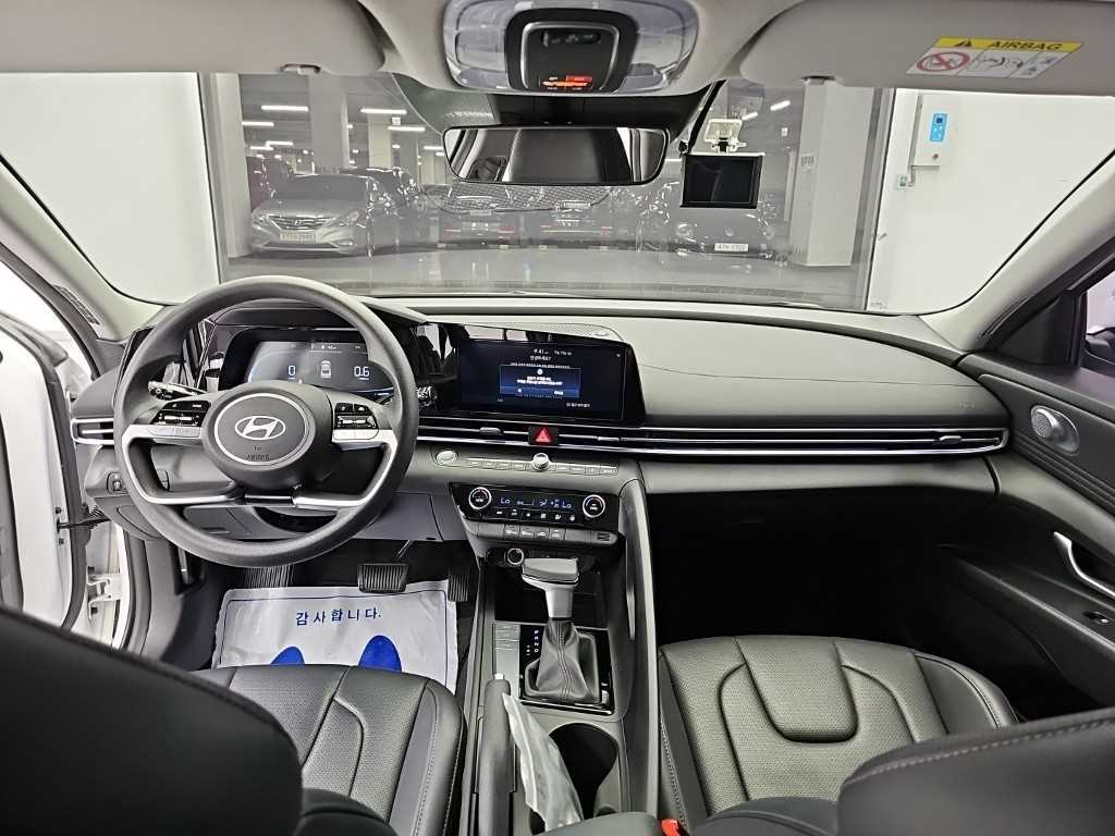 Hyundai Avante — photo 07