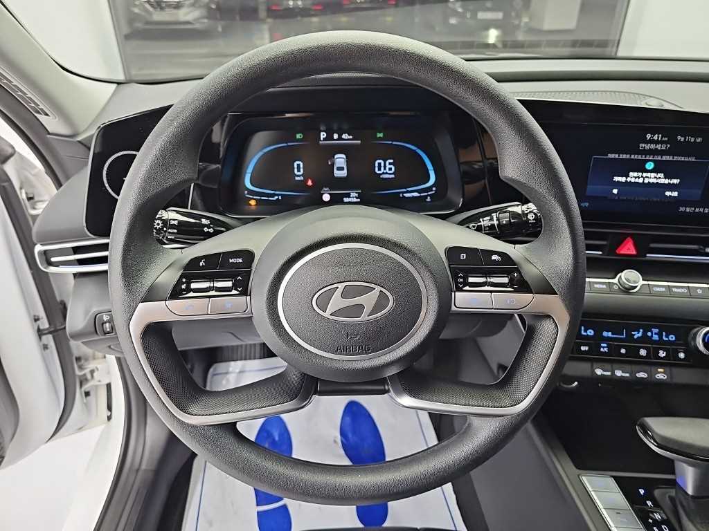 Hyundai Avante — photo 09