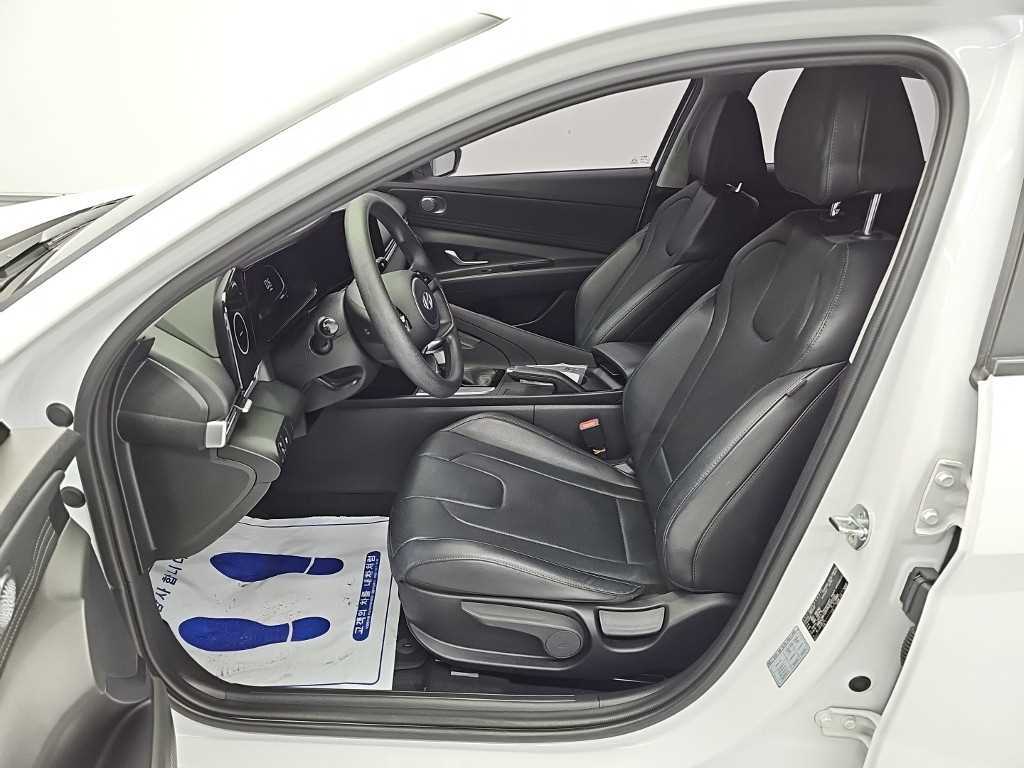 Hyundai Avante — photo 11