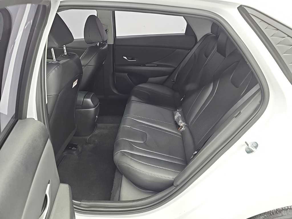 Hyundai Avante — photo 12