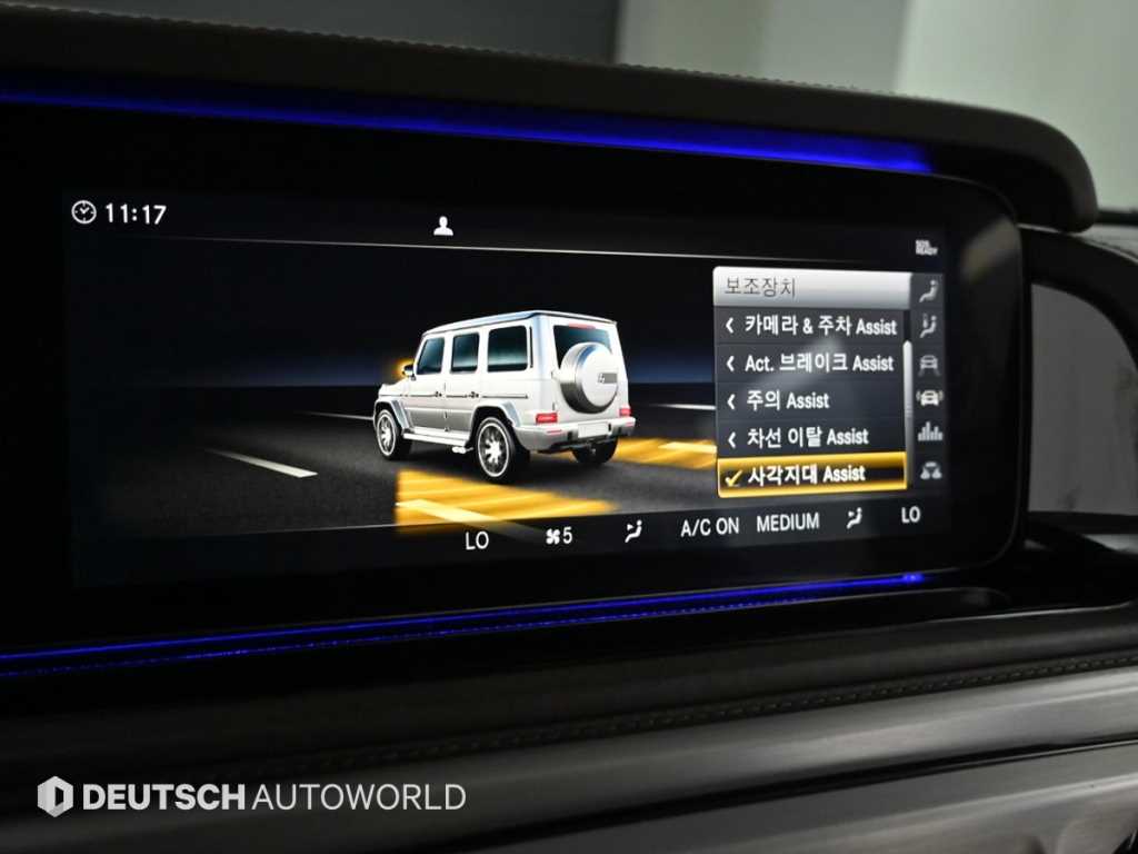 Mercedes-Benz G-Class — photo 17