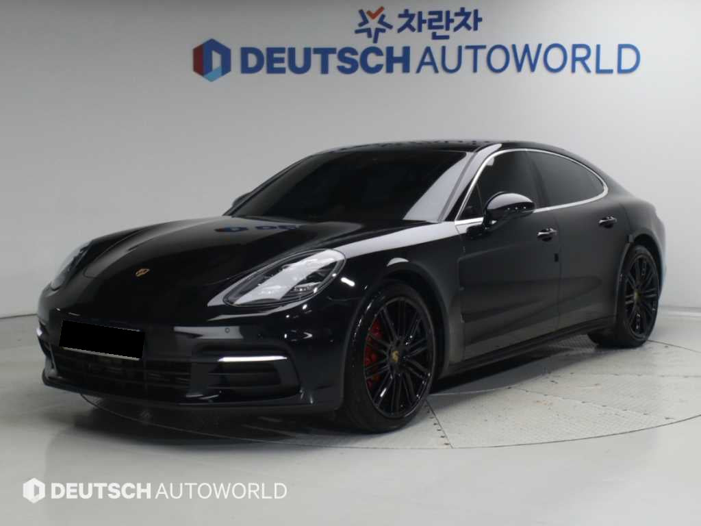 Porsche Panamera — photo 01