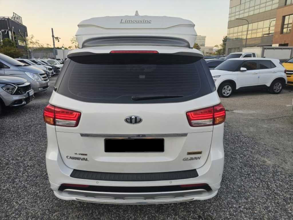 Kia Carnival — photo 02