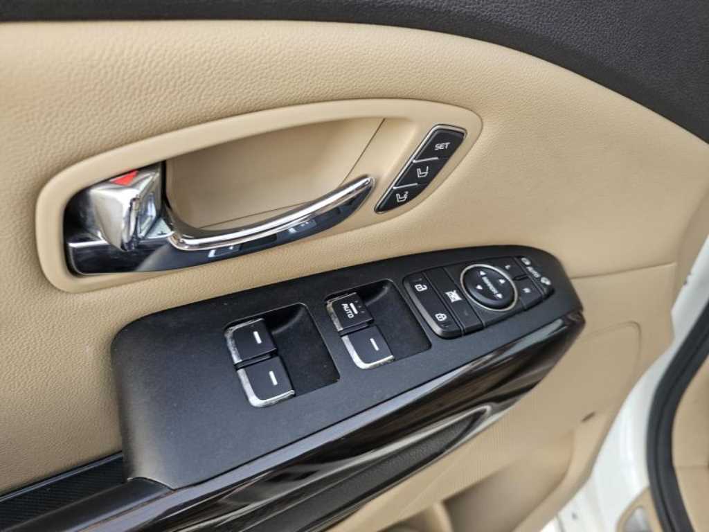 Kia Carnival — photo 14