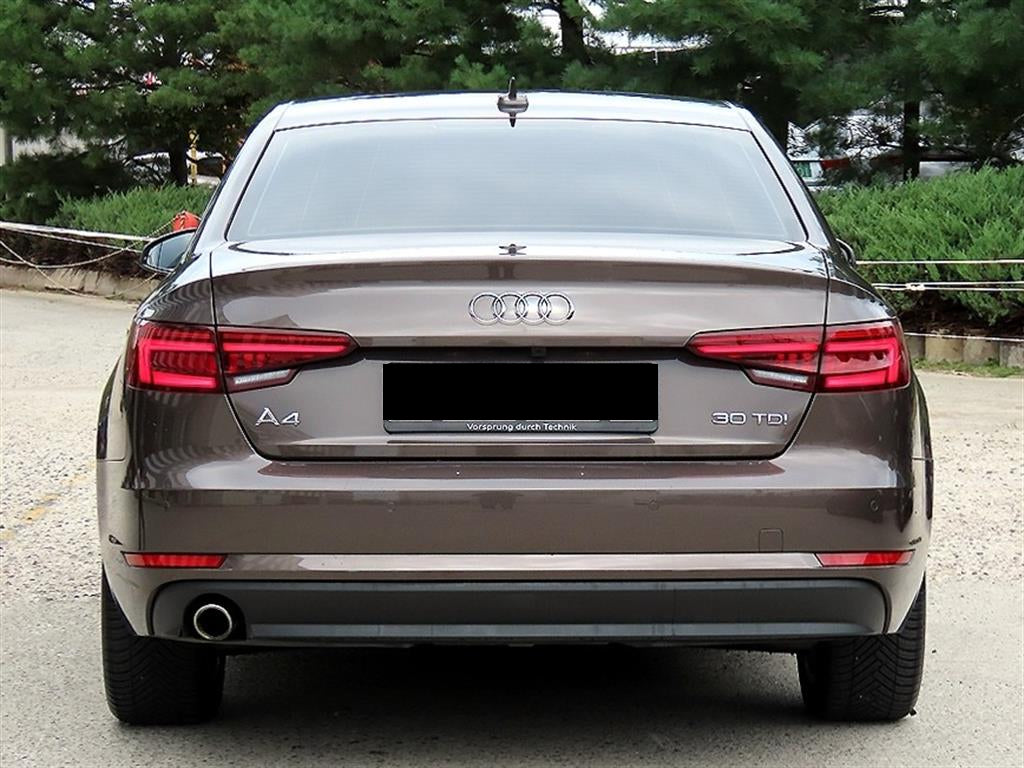 Audi A4 — photo 04