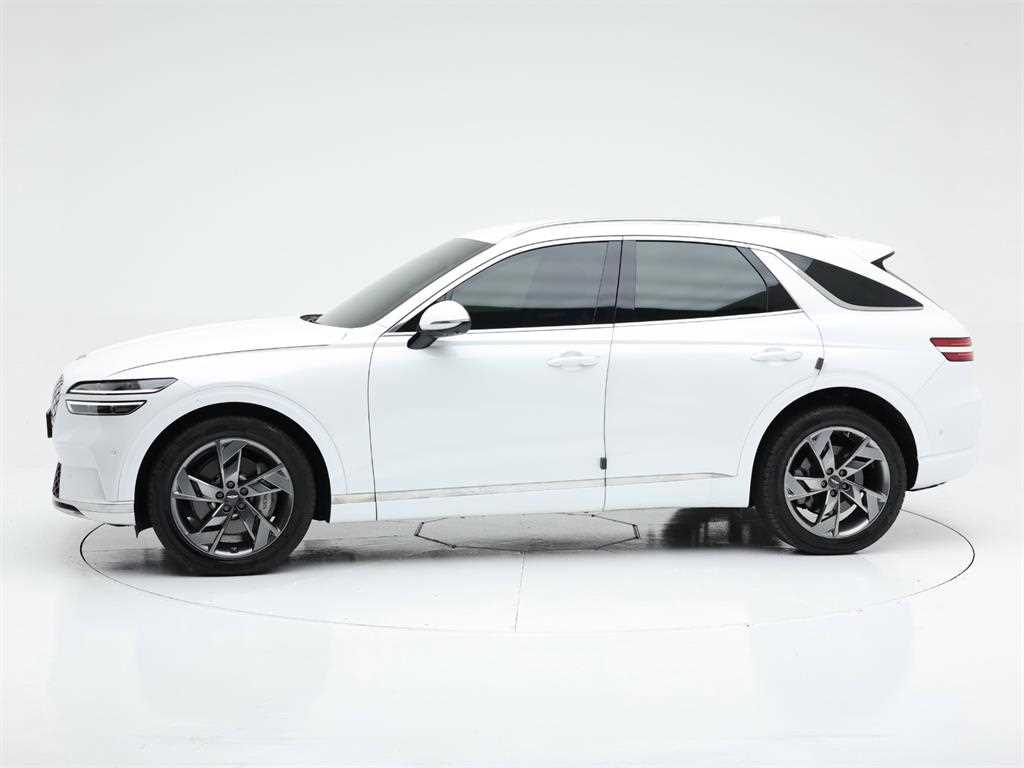 Genesis GV70 — photo 03