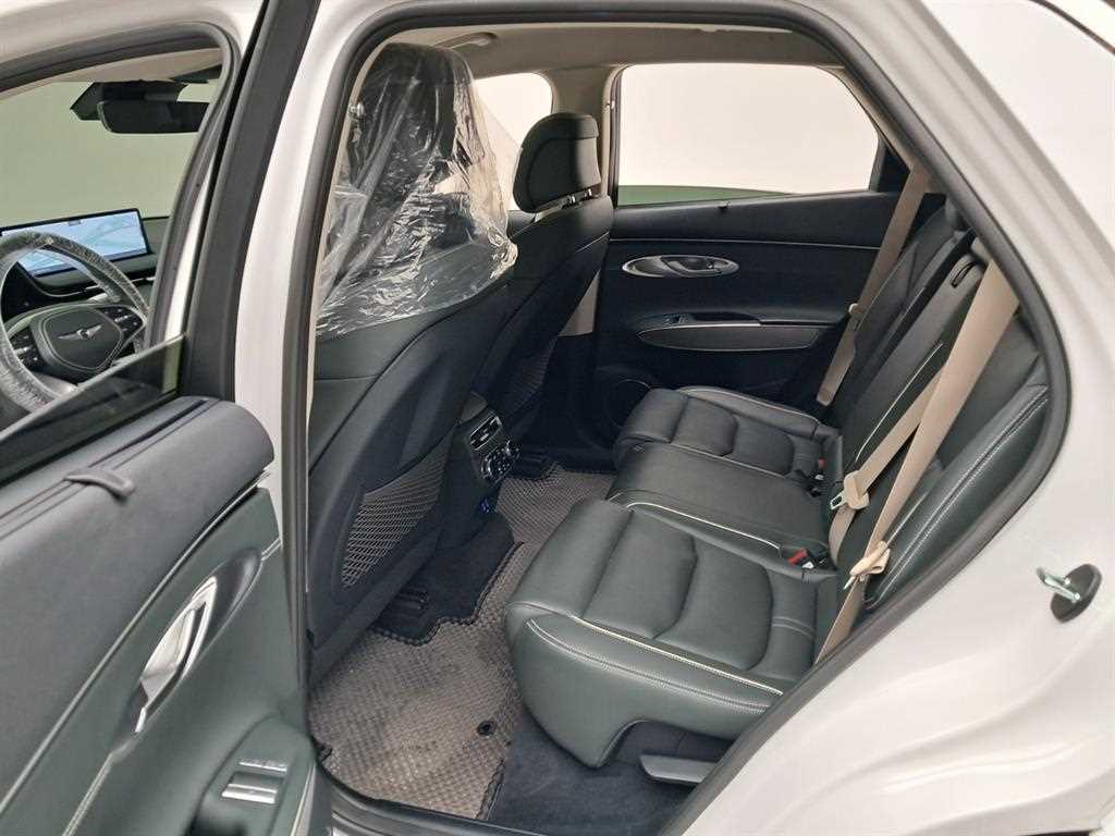 Genesis GV70 — photo 12