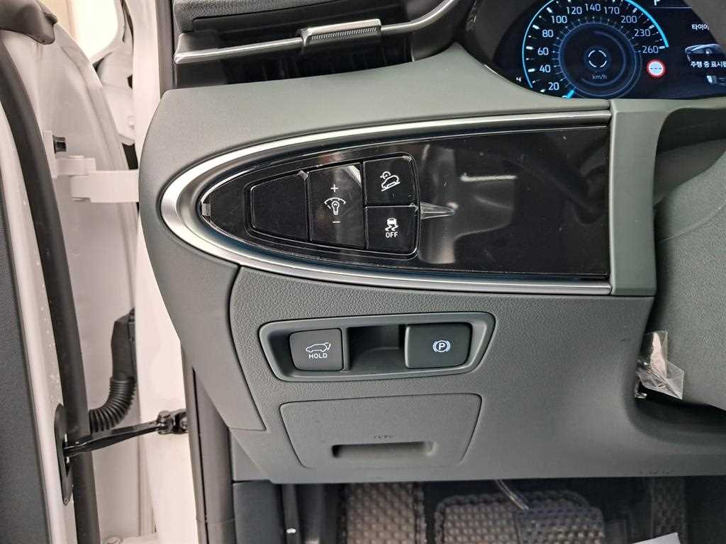 Genesis GV70 — photo 13