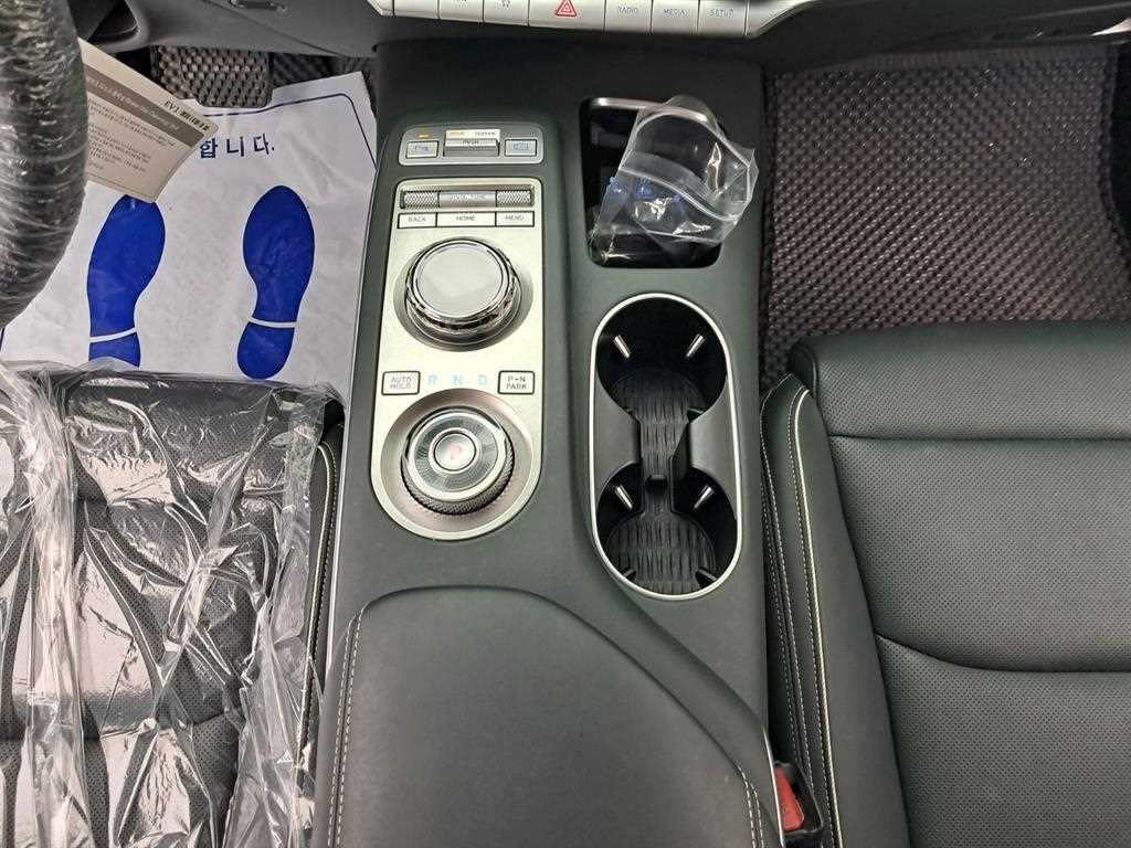 Genesis GV70 — photo 15