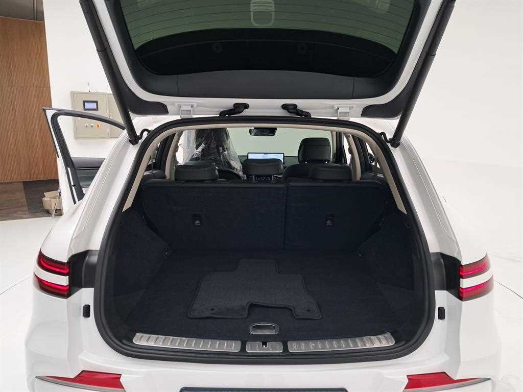 Genesis GV70 — photo 18