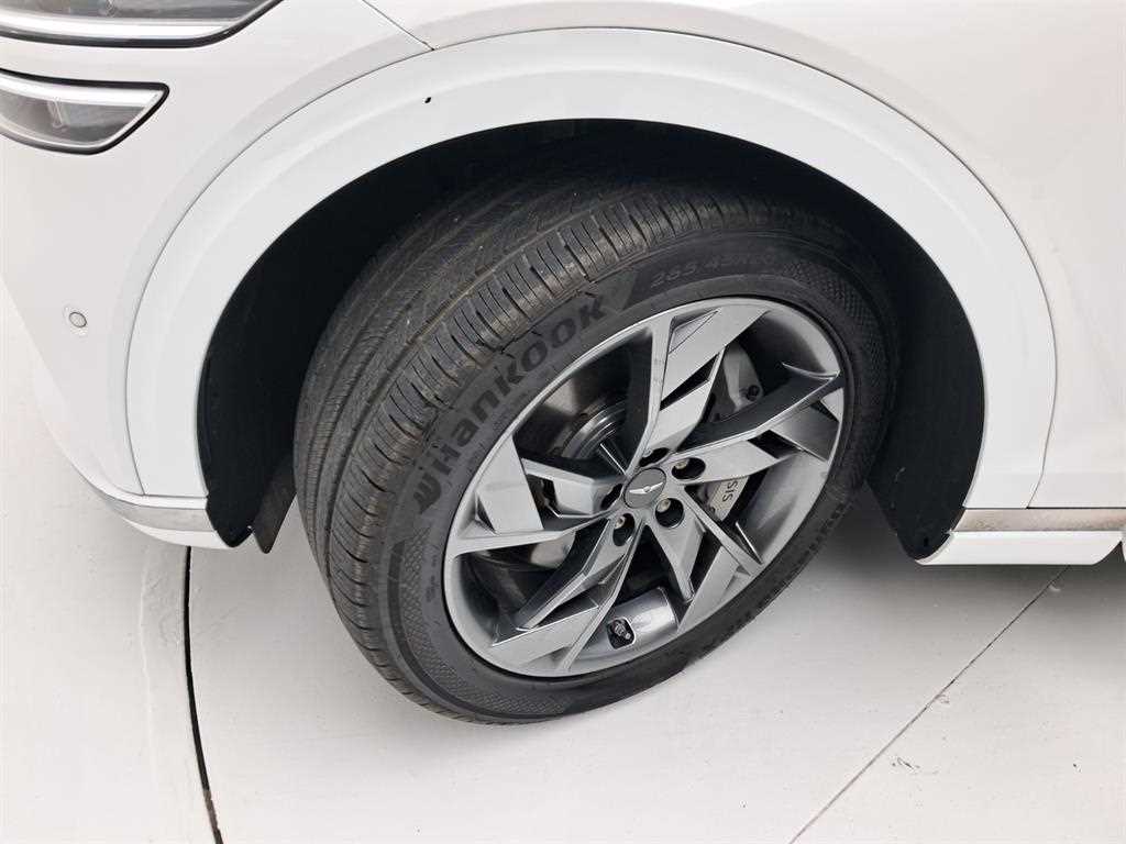 Genesis GV70 — photo 20