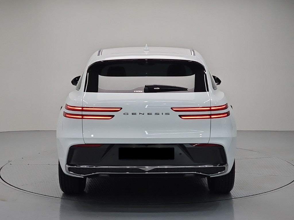 Genesis GV70 — photo 03