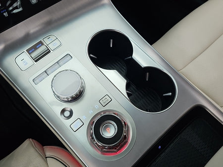 Genesis GV70 — photo 08