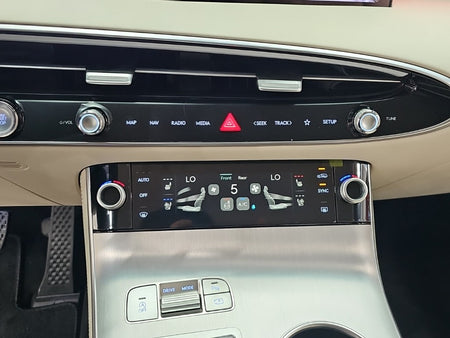 Genesis GV70 — photo 10