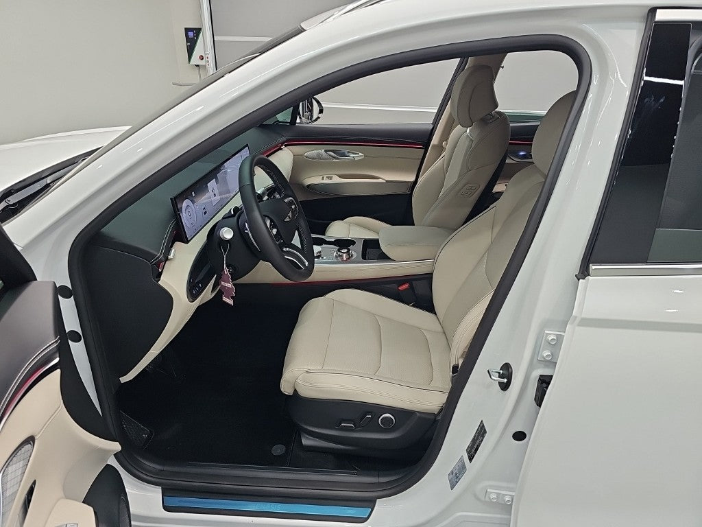 Genesis GV70 — photo 11