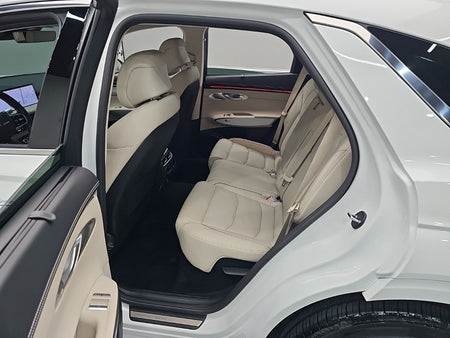Genesis GV70 — photo 12