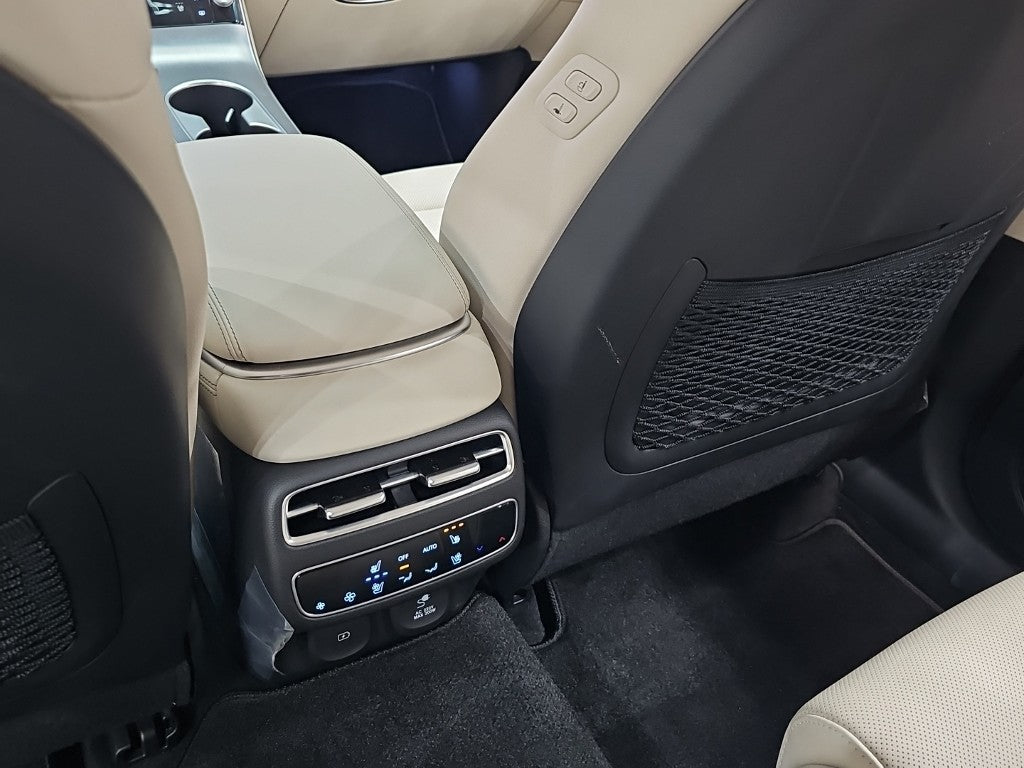 Genesis GV70 — photo 14