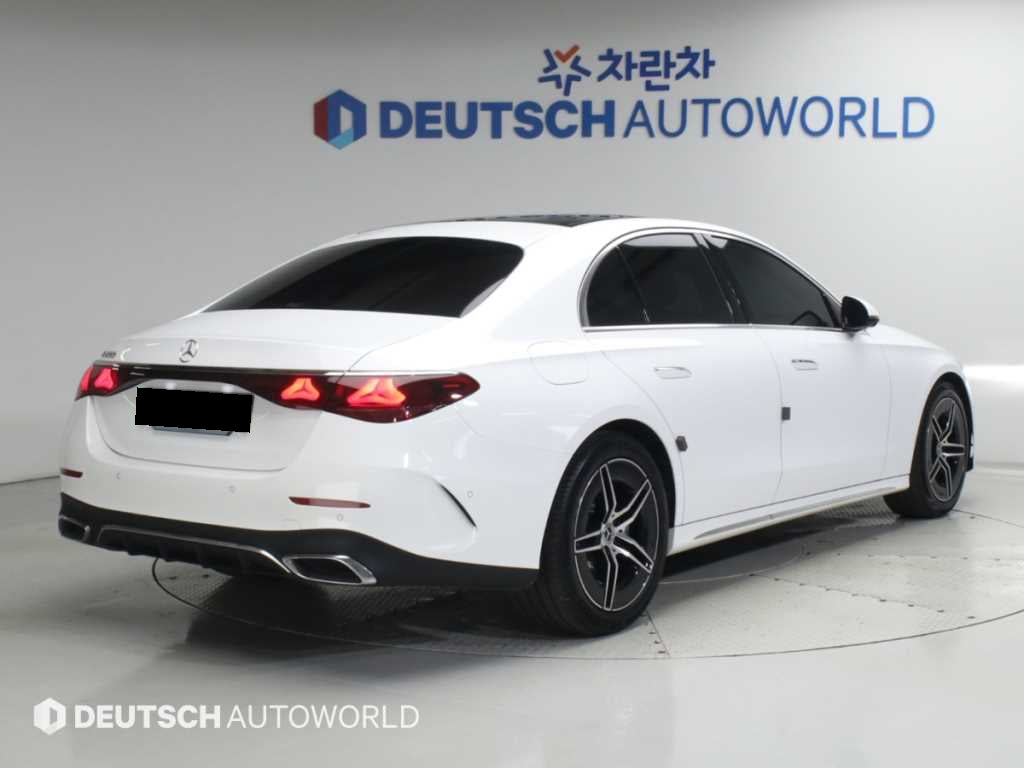 Mercedes-Benz E-Class — photo 02