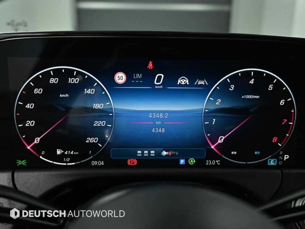 Mercedes-Benz E-Class — photo 08