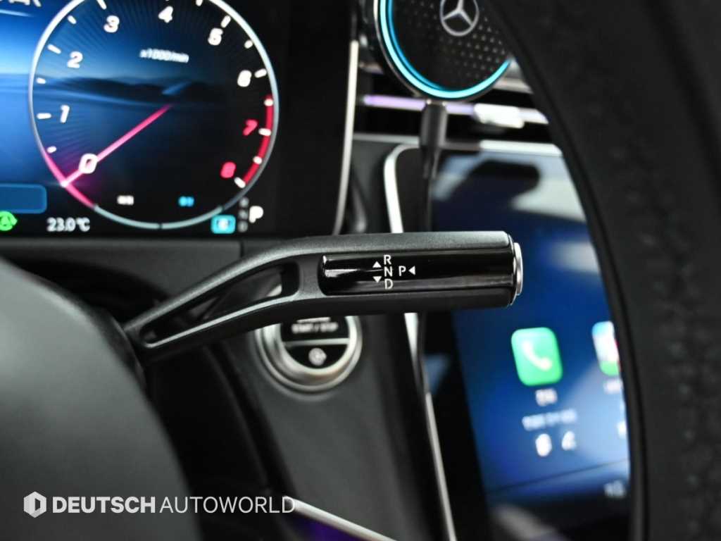 Mercedes-Benz E-Class — photo 09