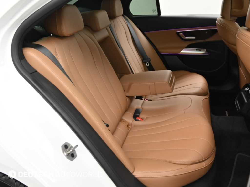 Mercedes-Benz E-Class — photo 12