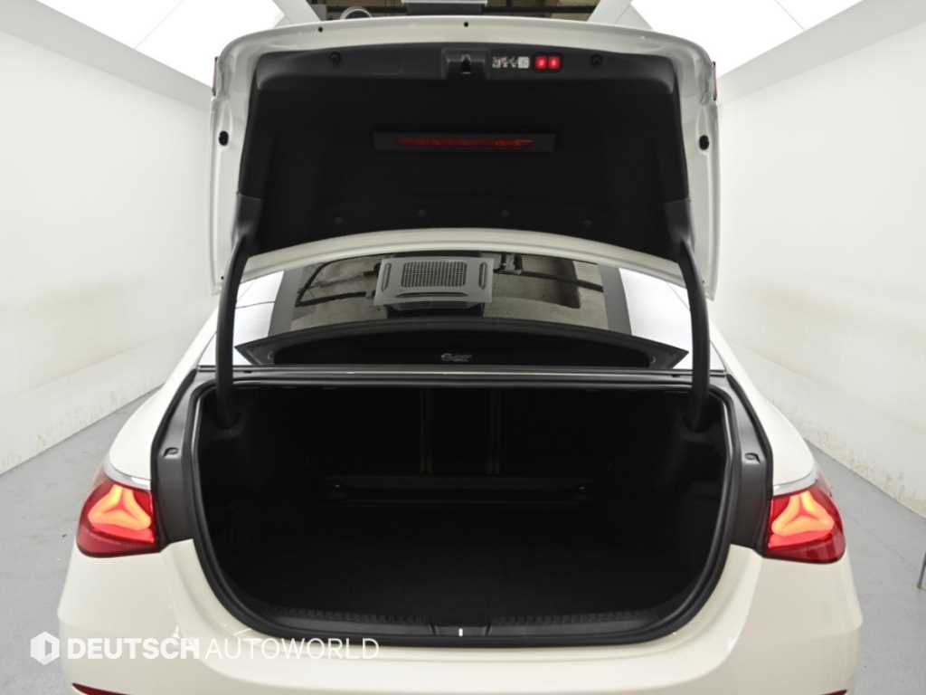Mercedes-Benz E-Class — photo 19