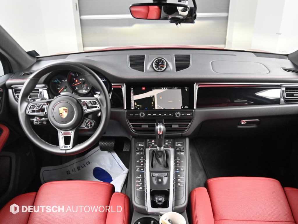 Porsche Macan — photo 07