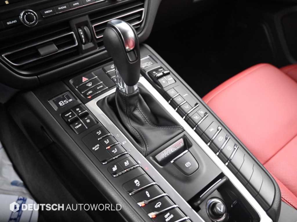 Porsche Macan — photo 09