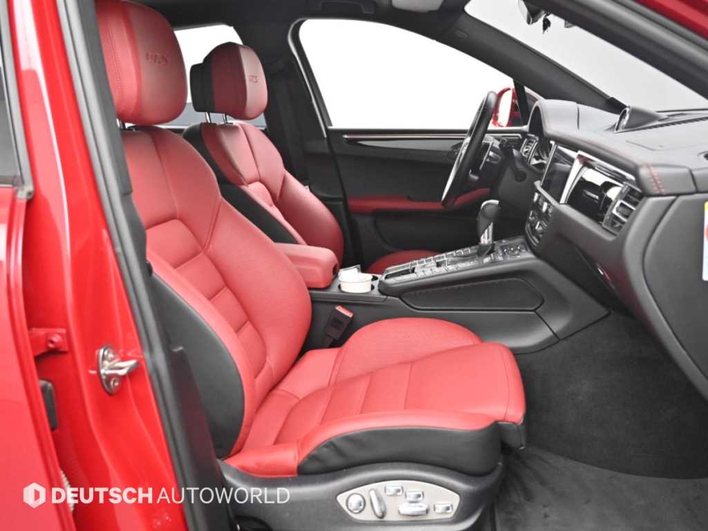 Porsche Macan — photo 10