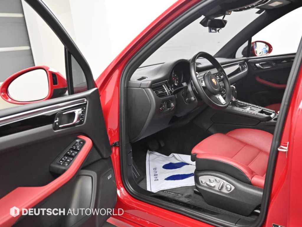 Porsche Macan — photo 11