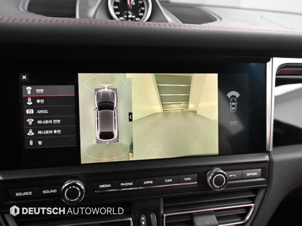 Porsche Macan — photo 15