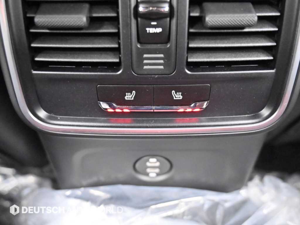 Porsche Macan — photo 16